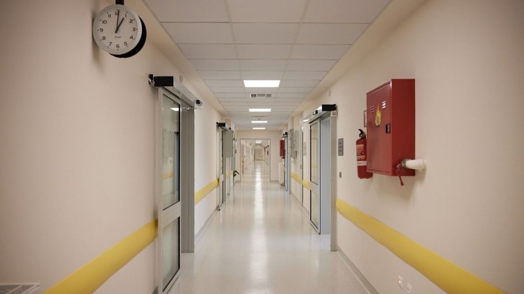 Συνεχίζει να δίνει «μάχη» για την ζωή της η 17χρονη που υπέστη αλλεργικό σοκ: «Μοιάζει βυθισμένη σε ένα βαθύ, ήρεμο ύπνο»