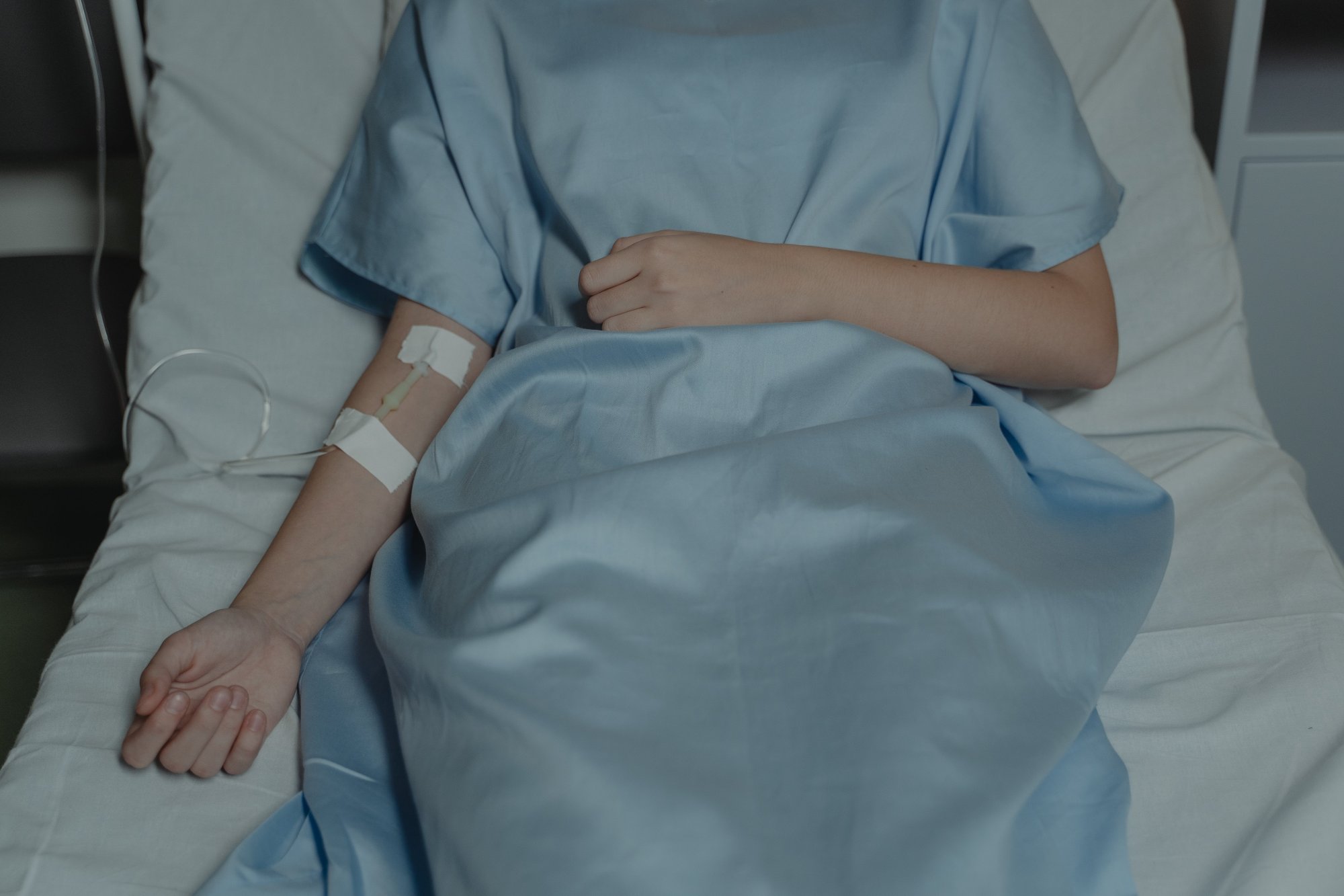 Κρήτη: Στη ΜΕΘ νοσηλεύται η 17χρονη που υπέστη αλλεργικό σοκ – Μικρά σημάδια υποχώρησης δείχνει το εγκεφαλικό οίδημα