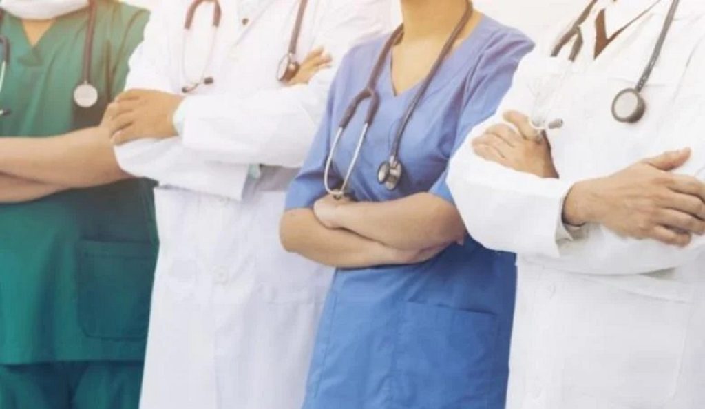 Οι νοσοκομειακοί γιατροί Αθήνας – Πειραιά αναστέλλουν την αυριανή στάση εργασίας