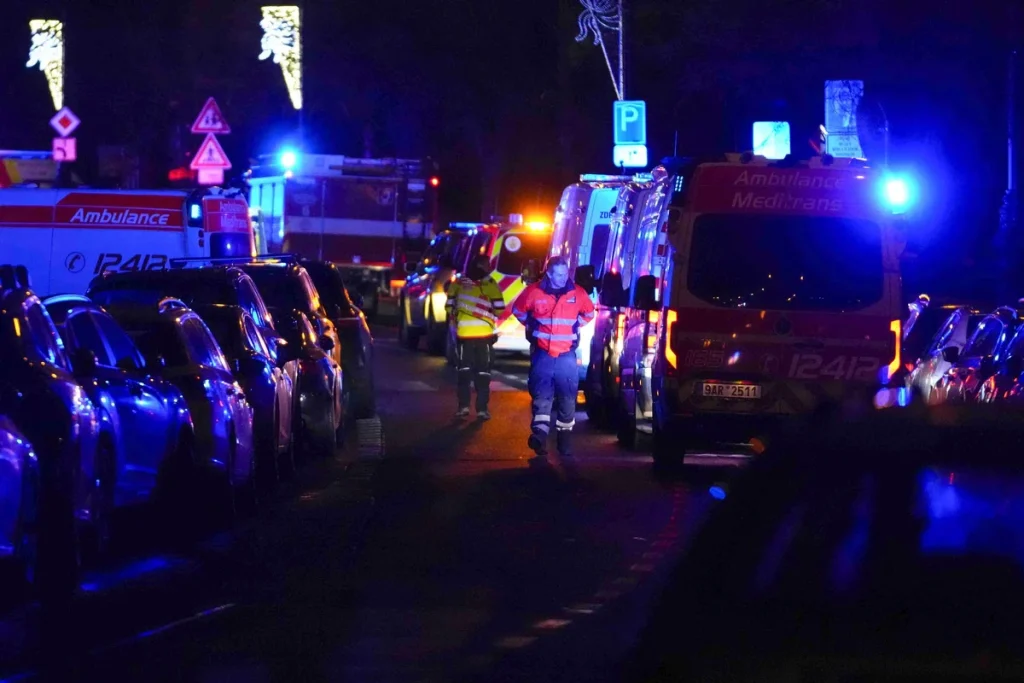 Μακελειό στη Πράγα: «Δεν υπάρχουν Έλληνες μεταξύ των θυμάτων» ανακοίνωσε η πρεσβεία