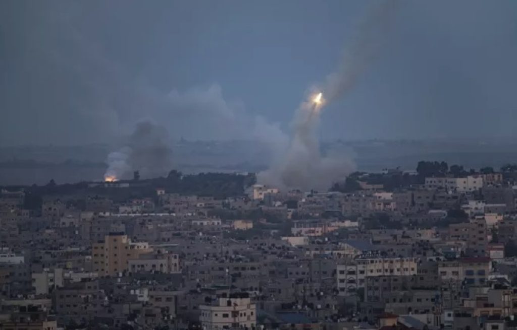 Ισραήλ: Ήχησαν σειρήνες στο Τελ Αβίβ – Επίθεση με ρουκέτες από τη Χαμάς (φώτο-βίντεο)