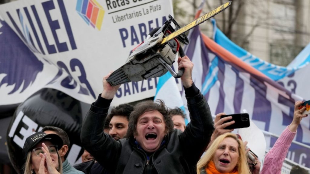 Ο πρόεδρος της Αργεντινής Χ.Μιλέι ανακοίνωσε τα νέα μέτρα περικοπών και οι κάτοικοι στους δρόμους (βίντεο)