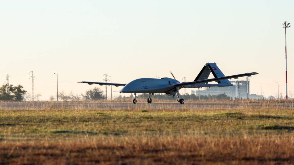 Τουρκία: Το τουρκικό μη επανδρωμένο Bayraktar TB3 έκανε συνεχόμενη πτήση 30 ωρών (βίντεο)