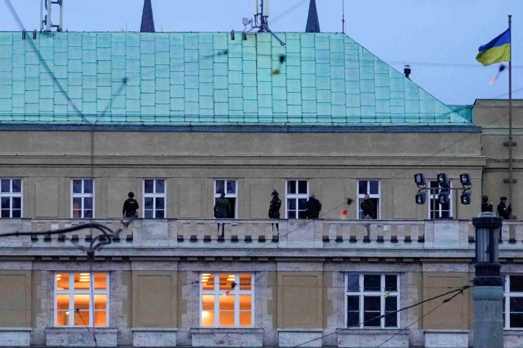Πράγα: Η αστυνομία θα μπορούσε να αποτρέψει το μακελειό – Εκκένωσαν άλλο κτίριο