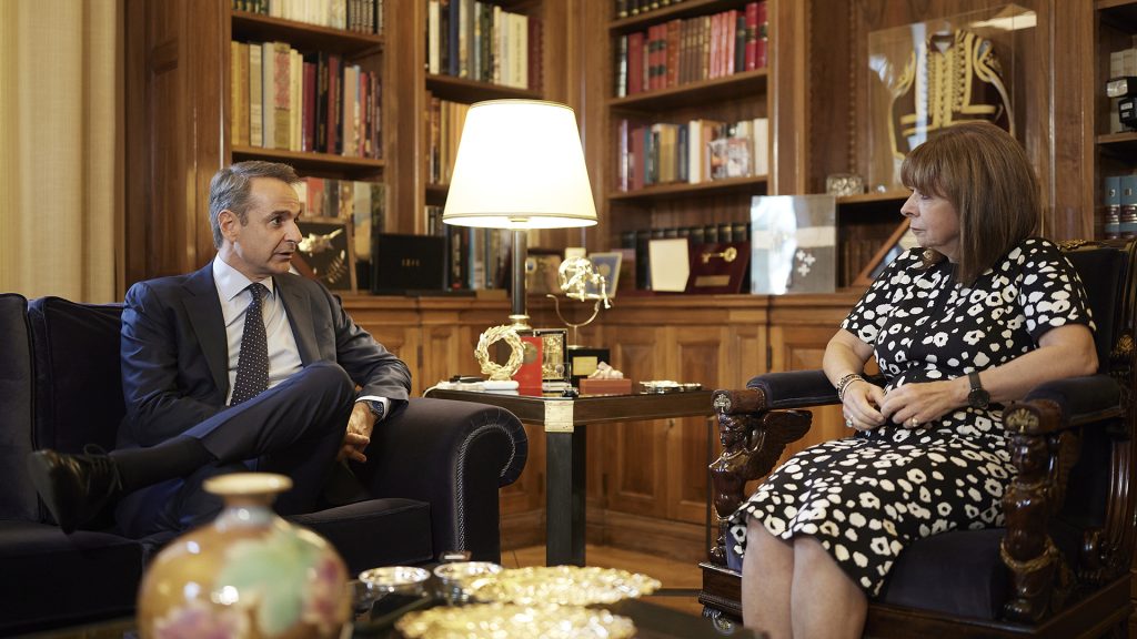 Με την Κ.Σακελλαροπούλου θα συναντηθεί στις 11 ο Κ.Μητσοτάκης – Θα εγκαινιάσει το Μουσείο Νεότερου Ελληνικού Πολιτισμού