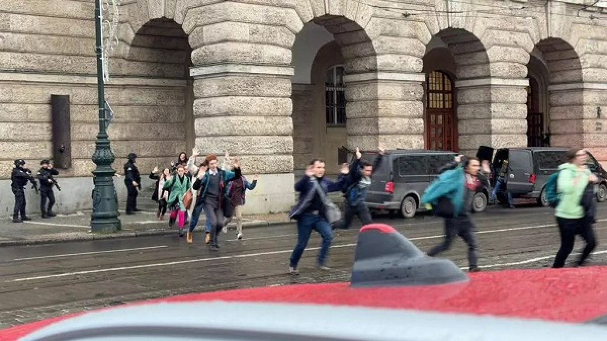 Πράγα: Νέο βίντεο από body cam αστυνομικού την ώρα της επίθεσης – Οι διάλογοι που συγκλονίζουν