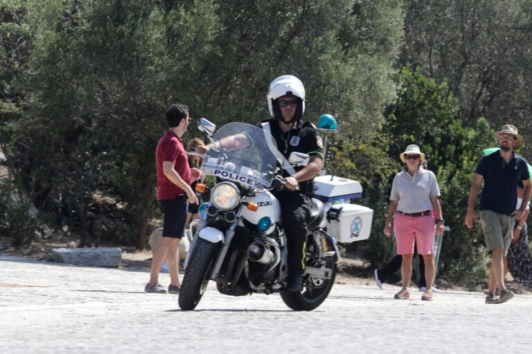 Ακρόπολη: 38χρονος επιτέθηκε και τραυμάτισε τη μητέρα του μέσα στο διαμέρισμά της