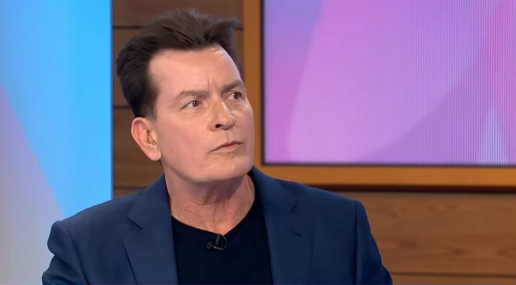 Λος Άντζελες: Γυναίκα εισέβαλε στο σπίτι του Τ.Σιν και προσπάθησε να τον πνίξει