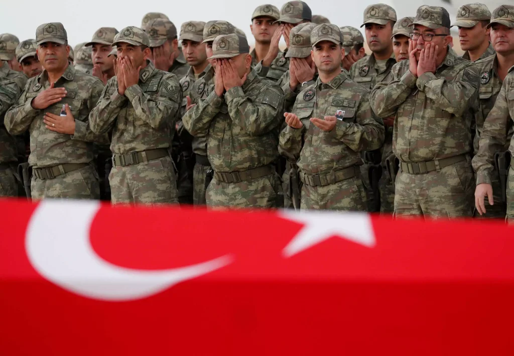 Τρεις Τούρκοι στρατιώτες σκοτώθηκαν και τέσσερις τραυματίστηκαν σε επιχείρηση στο βόρειο Ιράκ