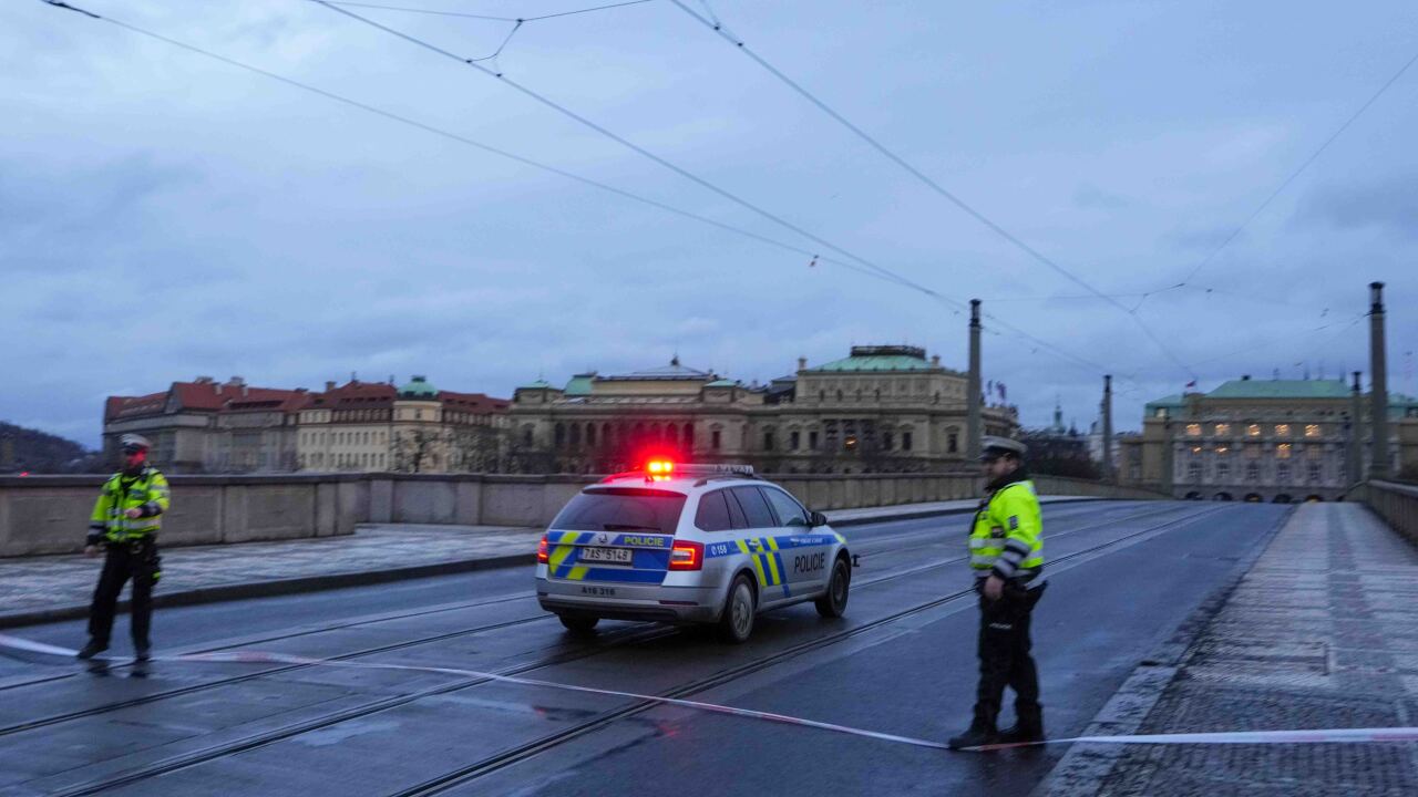 Πράγα: Άγνωστος περπατούσε στο κέντρο κρατώντας ψεύτικη χειροβομβίδα