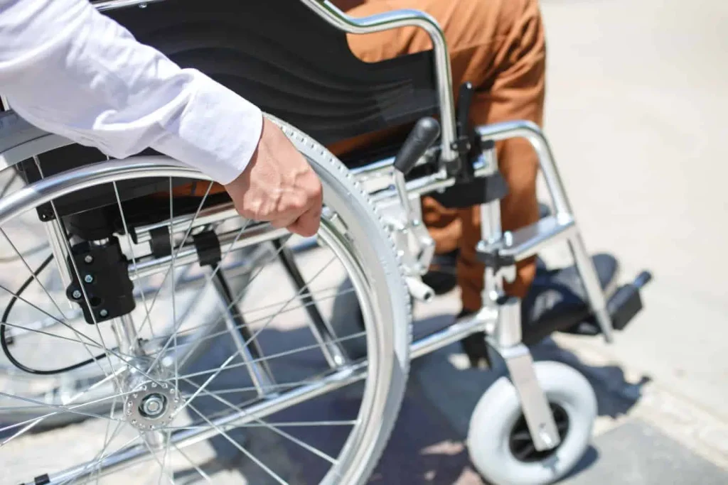 Απίστευτο περιστατικό στην Θεσσαλονίκη: Έκλεψαν αναπηρικό αμαξίδιο γυναίκας έξω από το σπίτι της