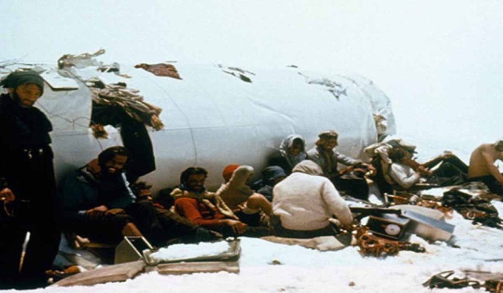 Η αεροπορική τραγωδία στις Άνδεις το 1972 που οδήγησε σε κανιβαλισμό