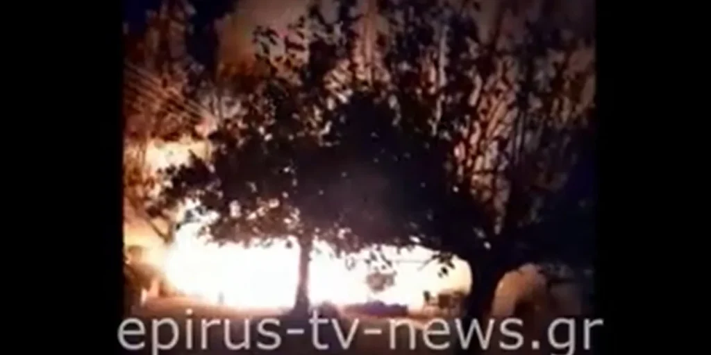Άρτα: Ταβέρνα τυλίχθηκε στις φλόγες (βίντεο) 