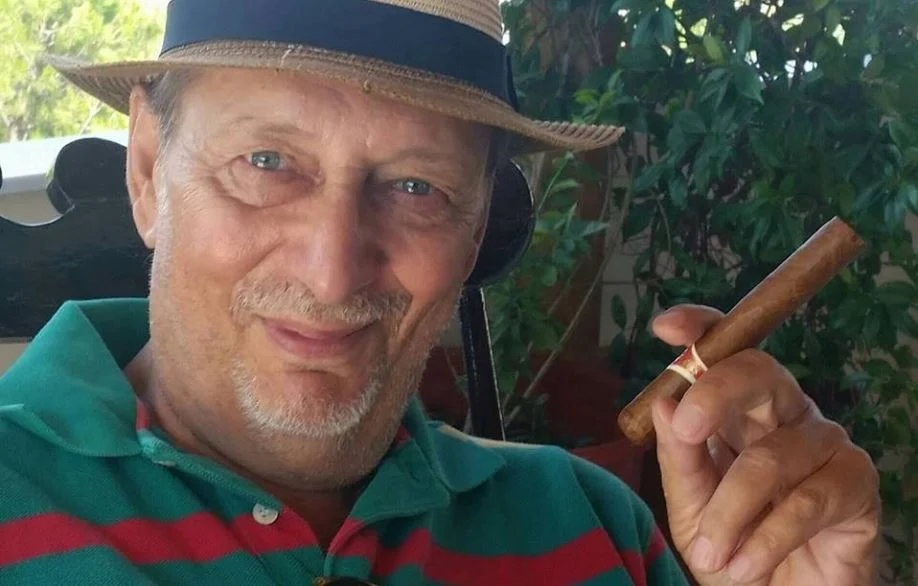 Δολοφονία στα Καλύβια: Η τελευταία ανάρτηση του 71χρονου – «Όταν μεγαλώνεις, σε παρατάνε σαν το γέρικο άλογο»