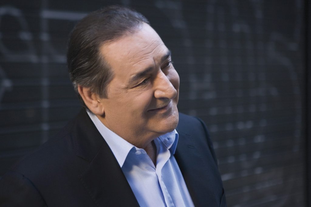 Χιλιάδες θαυμαστές αποχαιρετούν στα social media τον σπουδαίο λαϊκό τραγουδιστή Β.Καρρά 