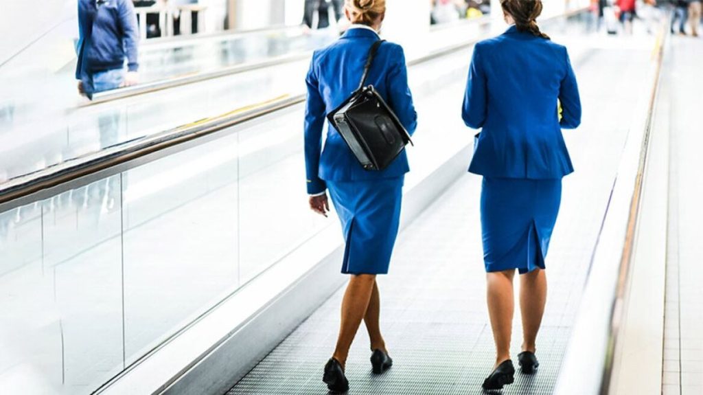 Aεροσυνοδός αποκαλύπτει ποιοι είναι οι πιο εκνευριστικοί ταξιδιώτες – Για ποιο λόγο εμφανίζονται τα Χριστούγεννα