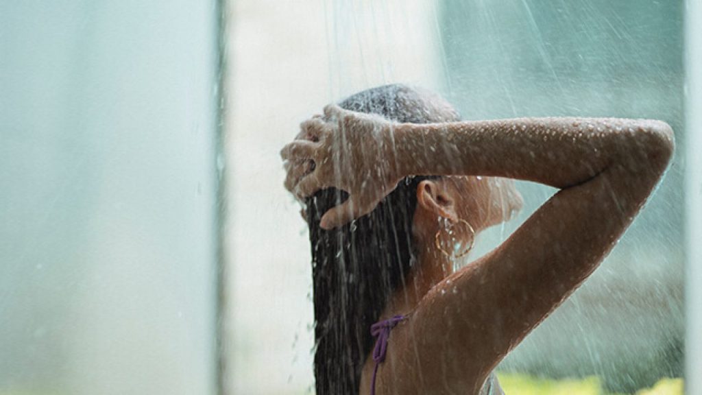 Αυτά είναι τα οφέλη που έχει για την υγεία το κρύο ντους