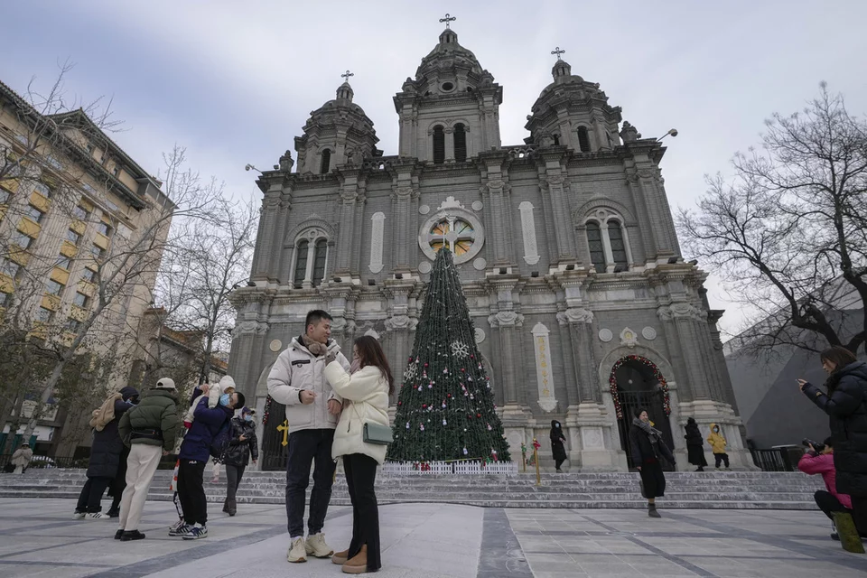 Κίνα: Στήθηκαν χριστουγεννιάτικα δέντρα παρά τις οδηγίες να μην υιοθετούνται ξενόφερτες παραδόσεις