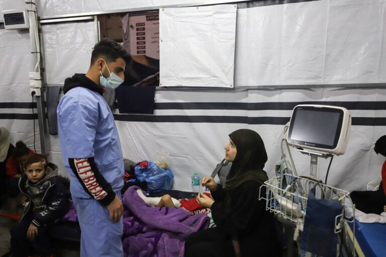Τον «αποδεκατισμό» του συστήματος υγείας στη Λωρίδα της Γάζας καταγγέλλει ο ΠΟΥ