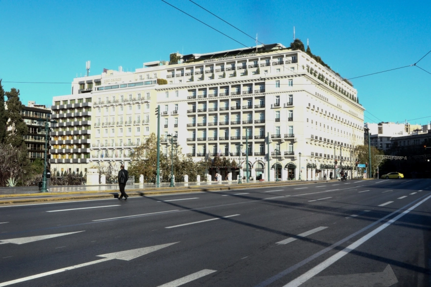 «Έρημη» η Αθήνα το πρωί των Χριστουγέννων (φωτο)