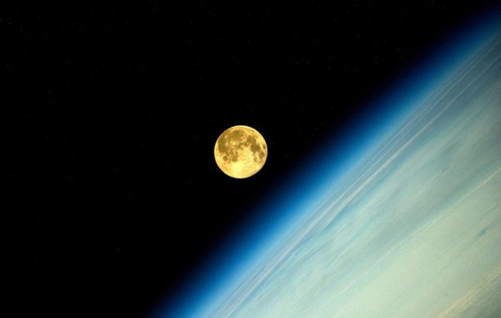 «Τρίγωνα κάλαντα»: Το πρώτο τραγούδι που ακούστηκε ζωντανά στο διάστημα
