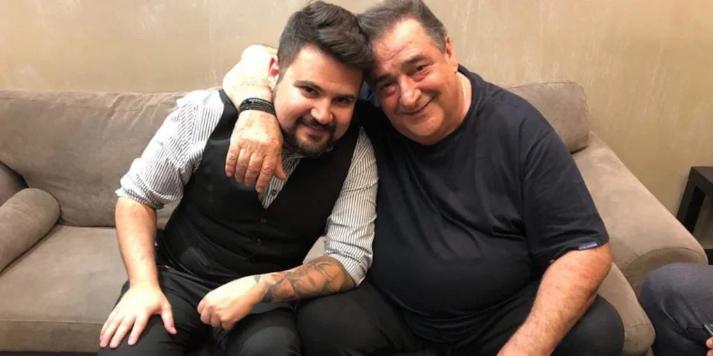 Το συγκινητικό «αντίο» του βαφτισιμιού του Β.Καρρά – «Κλαίω γιατί έφυγε ο νονός μου»