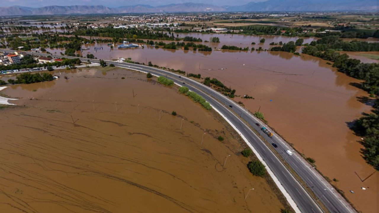 Πλημμυροπαθείς Θεσσαλίας: «Τα χειρότερα Χριστούγεννα της ζωής μας – Ζωντανοί-νεκροί και ξενιτεμένοι»