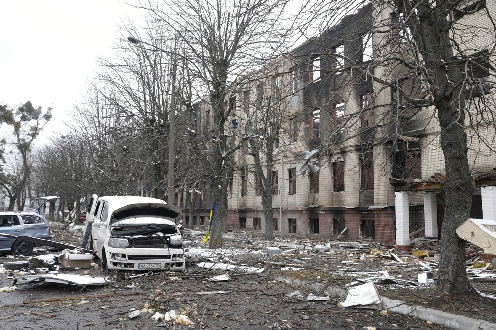 Ουκρανία και Ρωσία λένε πως έξι άμαχοι σκοτώθηκαν σε επιθέσεις