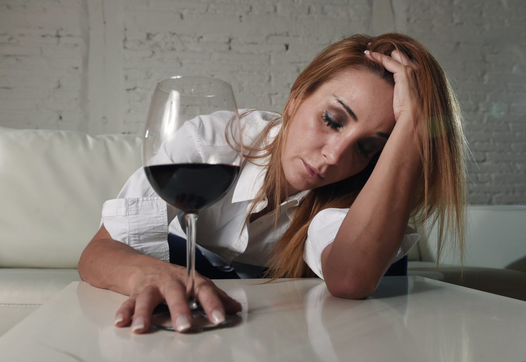 Γιατί το κόκκινο κρασί προκαλεί πονοκέφαλο ακόμη και σε μικρή ποσότητα;