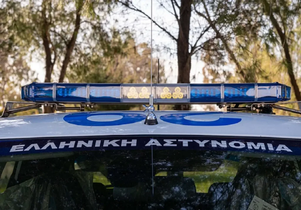 Θεσσαλονίκη: Χειροπέδες σε ανήλικο διακινητή παράνομων αλλοδαπών που επιχείρησε να εμβολίσει μηχανή της ΔΙΑΣ