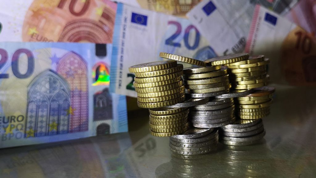 Αυξάνονται οι μισθοί σε δημόσιο και ιδιωτικό τομέα από το 2024 – Όσα πρέπει να ξέρουν οι εργαζόμενοι