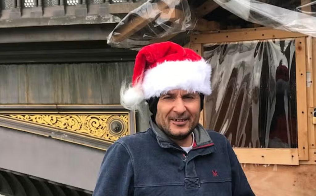 Λονδίνο: Ποιος είναι ο ταχυδρόμος που έμεινε άστεγος και έφτιαξε καλύβα στο ποτάμι – «Ζω το όνειρο»