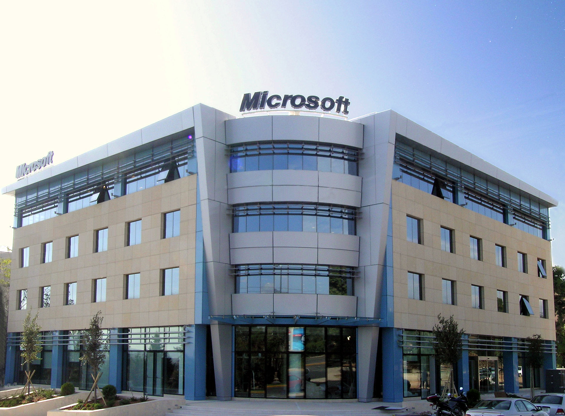 Ξεχασμένος σάκος ήταν το… ύποπτο αντικείμενο έξω από τα γραφεία της Microsoft στο Μαρούσι