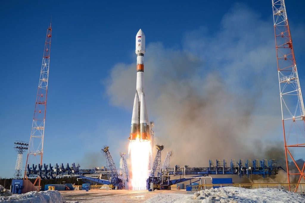 Η Ρωσία ξεκίνησε την μαζική εκτόξευση στρατιωτικών δορυφόρων