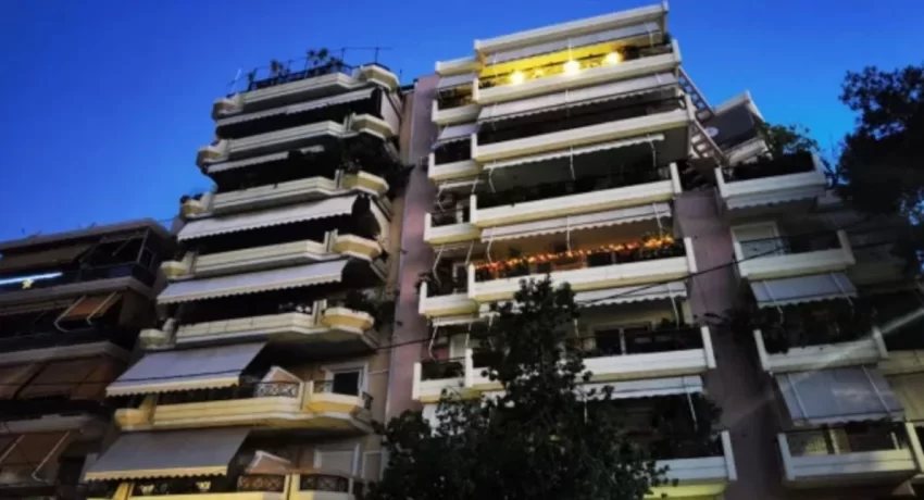 Νέα Σμύρνη: Τεταμένες οι σχέσεις του 18χρονου με τον 16χρονο αδερφό του – Είχαν χτυπηθεί με σιδερογροθιά και μαχαίρι