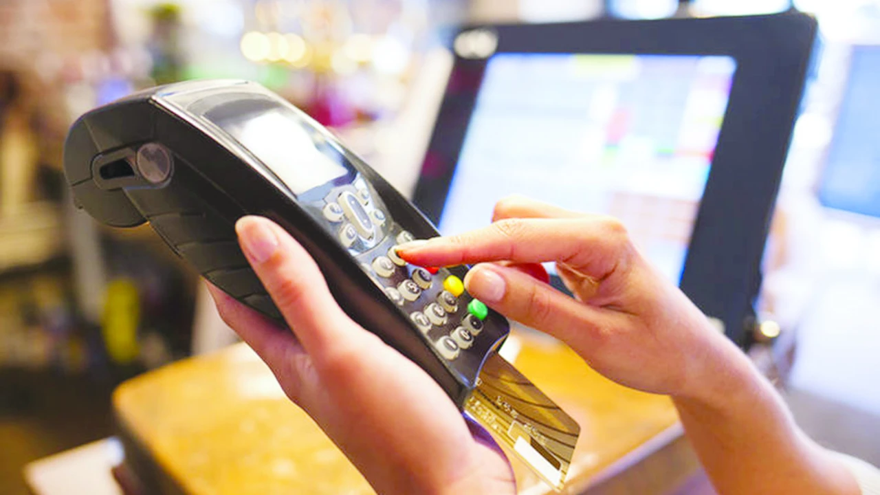 Η νέα πραγματικότητα των ελεύθερων επαγγελματιών από 1η Ιανουαρίου: POS παντού και υποχρεωτικές πληρωμές μέσω IRIS