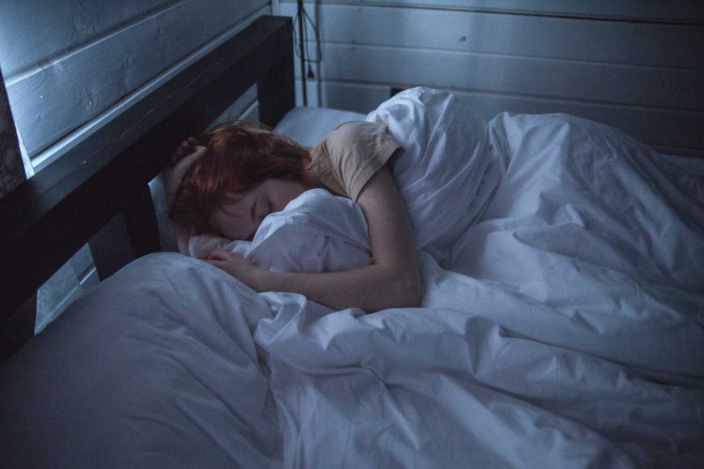 Νέα μελέτη: Δείτε τι παθαίνουν σταδιακά οι αρτηρίες αν συνηθίζετε να ξενυχτάτε