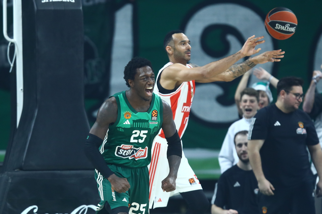 Euroleague: Ο Παναθηναϊκός κέρδισε 82 – 65 τον Ερυθρό Αστέρα στο κατάμεστο ΟΑΚΑ