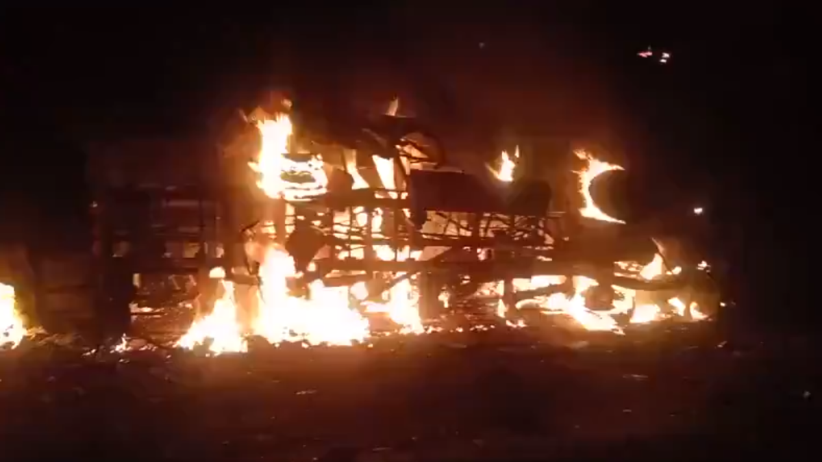 Ινδία: 13 νεκροί από σύγκρουση λεωφορείου με φορτηγό – Κάηκαν ζωντανοί (βίντεο)