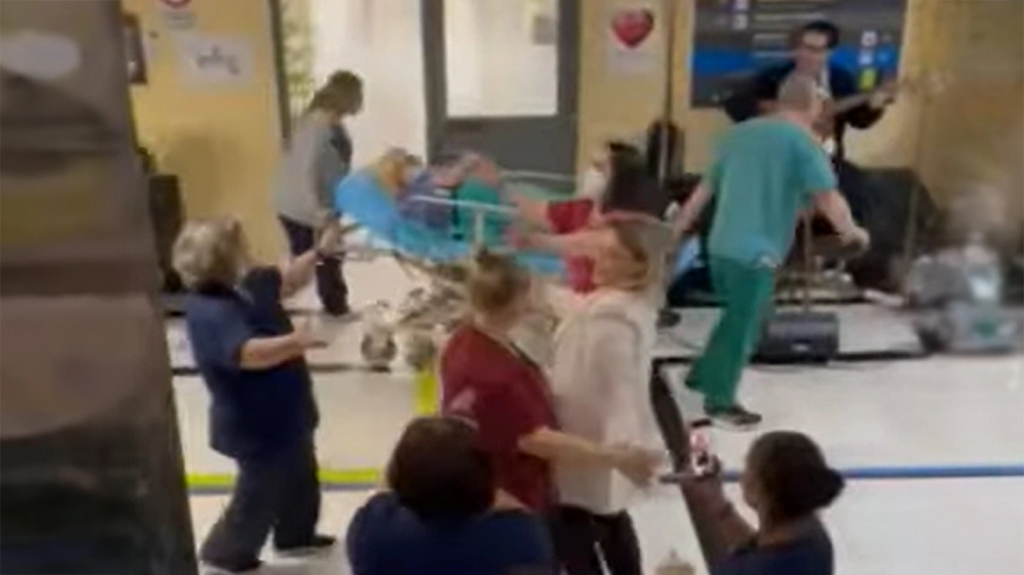 Ερυθρός Σταυρός: Έστησαν γλέντι μέσα στο νοσοκομείο ενώ δίπλα περνούσαν φορεία με ασθενείς – Κατεπείγουσα ΕΔΕ για την διοικήτρια (βίντεο)