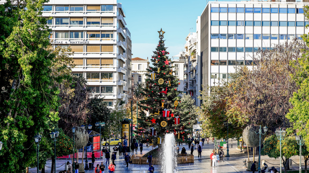 Εορταστικό ωράριο: Τι ώρα κλείνουν σήμερα και αύριο τα καταστήματα σε Αθήνα και Θεσσαλονίκη