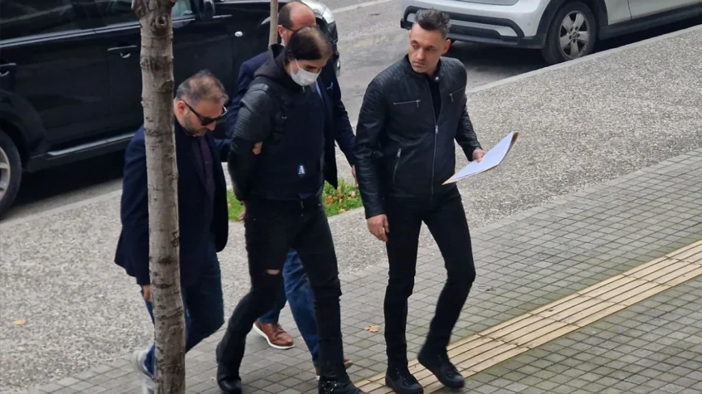 Θεσσαλονίκη: Προθεσμία για να απολογηθεί αύριο πήρε ο Νορβηγός που σκότωσε τον αστυνομικό – Πολίτης όρμησε στον δράστη