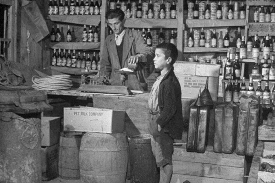 Σαν σήμερα το 1953 καθιερώνονται στην Ελλάδα το κιλό αντί της οκάς και το μέτρο αντί του πήχη