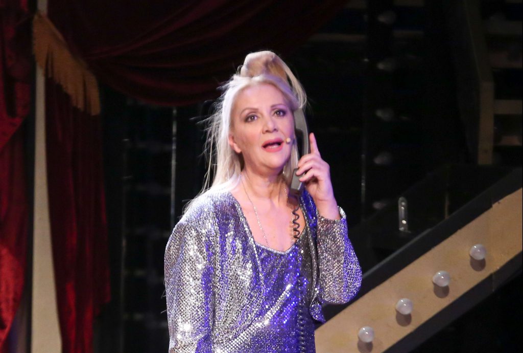 Ε.Πανοπούλου: «Κήδεψα τον πατέρα μου και το βράδυ έπρεπε να κάνω τον κόσμο να γελάσει – Τελείωσα και λιποθύμησα» 