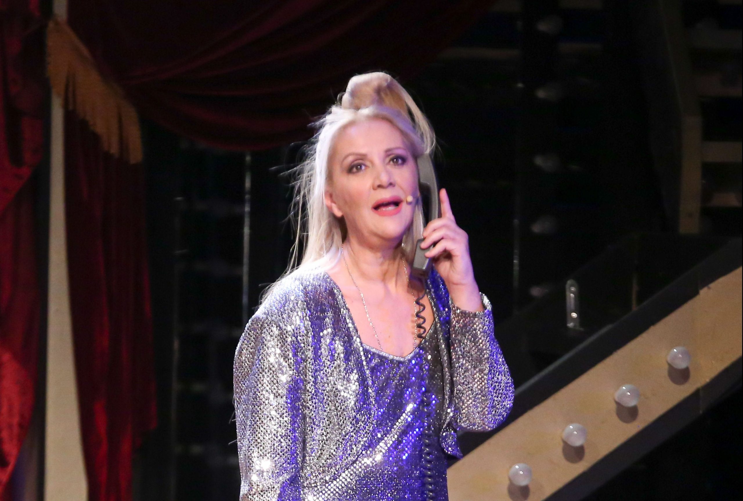 Ε.Πανοπούλου: «Κήδεψα τον πατέρα μου και το βράδυ έπρεπε να κάνω τον κόσμο να γελάσει – Τελείωσα και λιποθύμησα»