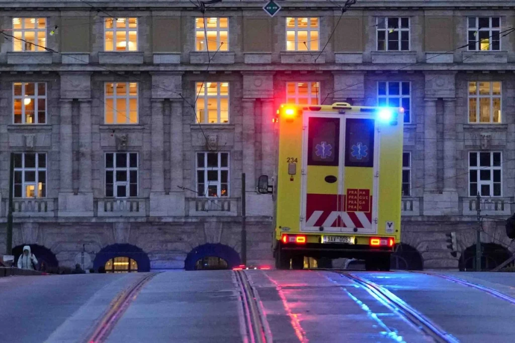 Μακελειό στην Πράγα: Κλειστή ως τον Φεβρουάριο η Σχολή Καλών Τεχνών μετά την δολοφονική επίθεση με τους 14 νεκρούς