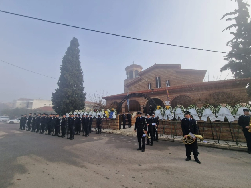 Θεσσαλονίκη: Σπαραγμός στην κηδεία του 32χρονου αστυνομικού που δολοφονήθηκε από τον Νορβηγό
