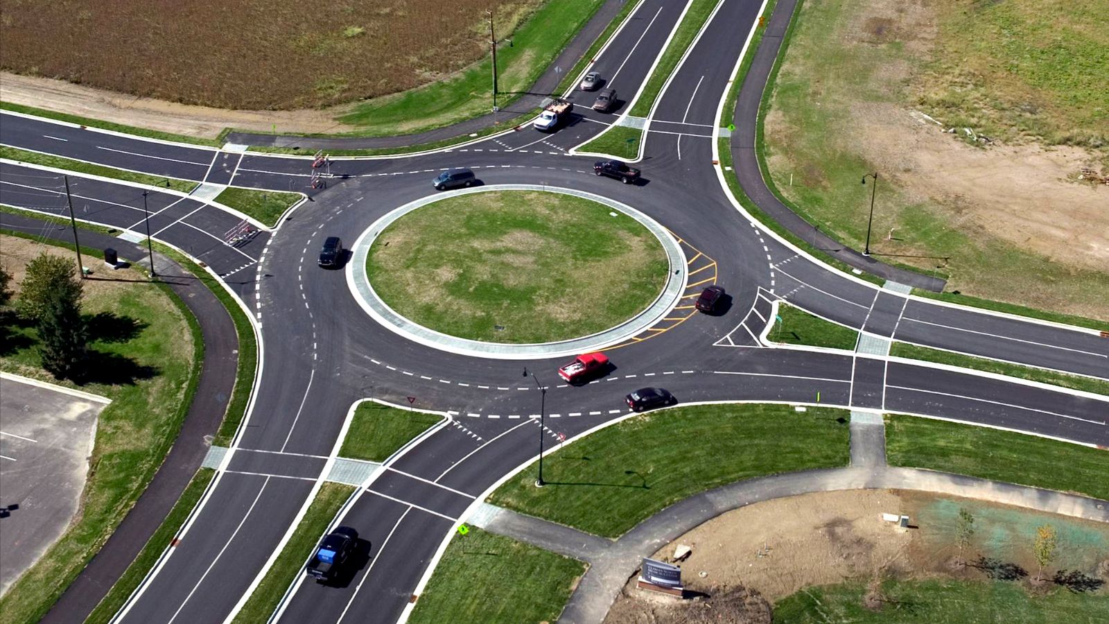 Εσείς γνωρίζετε πως πρέπει να κινείστε σε έναν κυκλικό κόμβο;