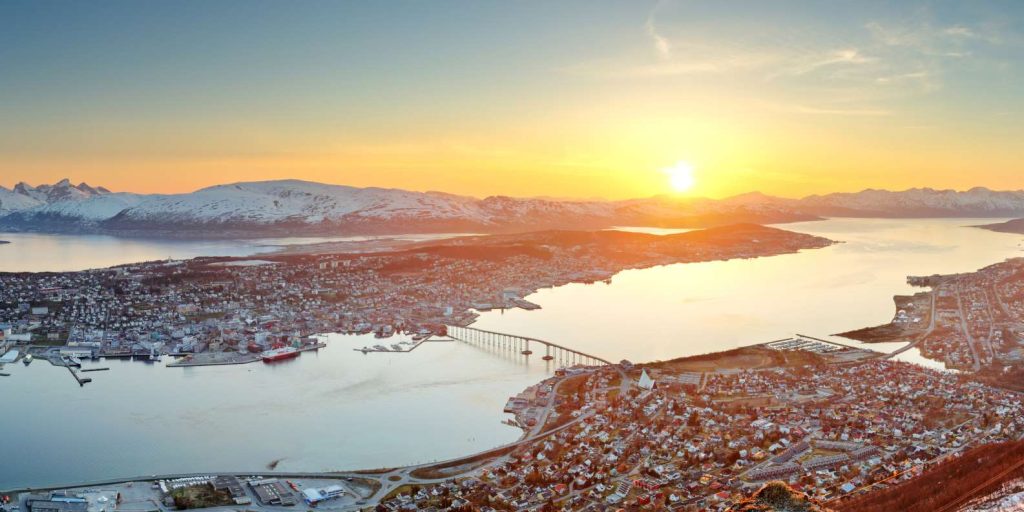 Η πιο φωτεινή στιγμή της ημέρας στο Τρόμσο της Νορβηγίας (φώτο)