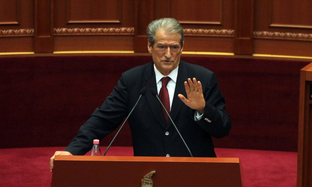 Σ.Μπερίσα: Τέθηκε σε κατ’ οίκον κράτηση ο πρώην πρόεδρος και πρωθυπουργός της Αλβανίας